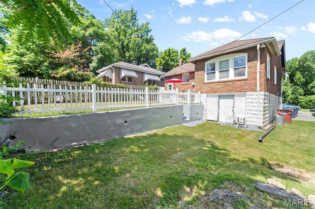 3738 Lawler Drive, St Louis, MO 63121