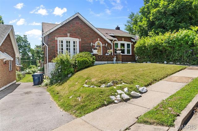 3738 Lawler Drive, St Louis, MO 63121
