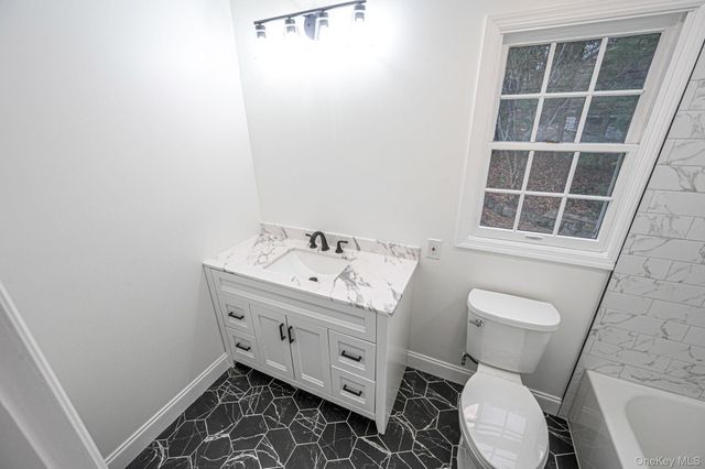7 Spruce Court, Huntington, NY 11743
