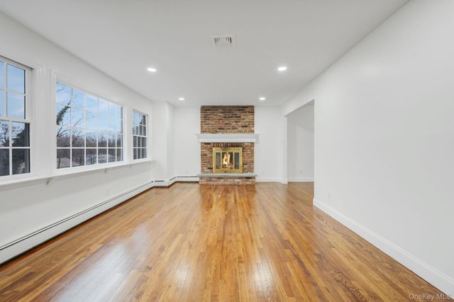 7 Spruce Court, Huntington, NY 11743