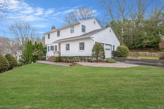 7 Spruce Court, Huntington, NY 11743