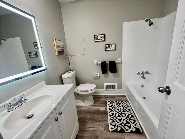 3807 S Fuller Avenue, Independence, MO 64052