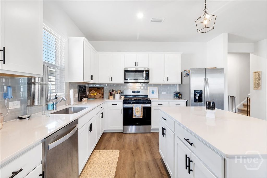 Image 11 of property listing at 134 Crosstown Avenue, Richmond Hill, GA 31324