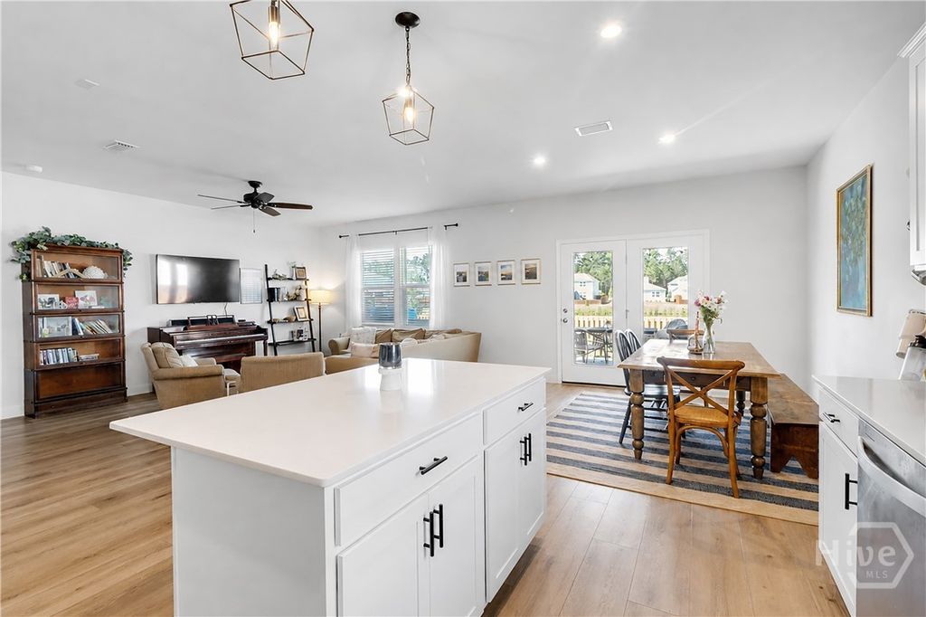 Image 12 of property listing at 134 Crosstown Avenue, Richmond Hill, GA 31324