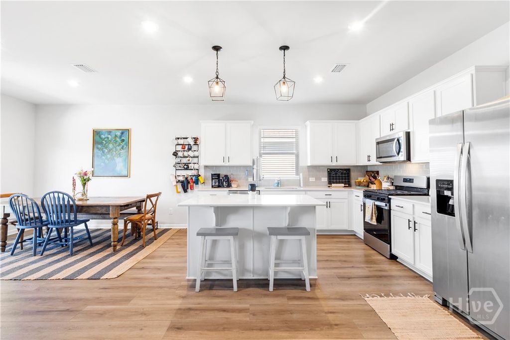 Image 13 of property listing at 134 Crosstown Avenue, Richmond Hill, GA 31324