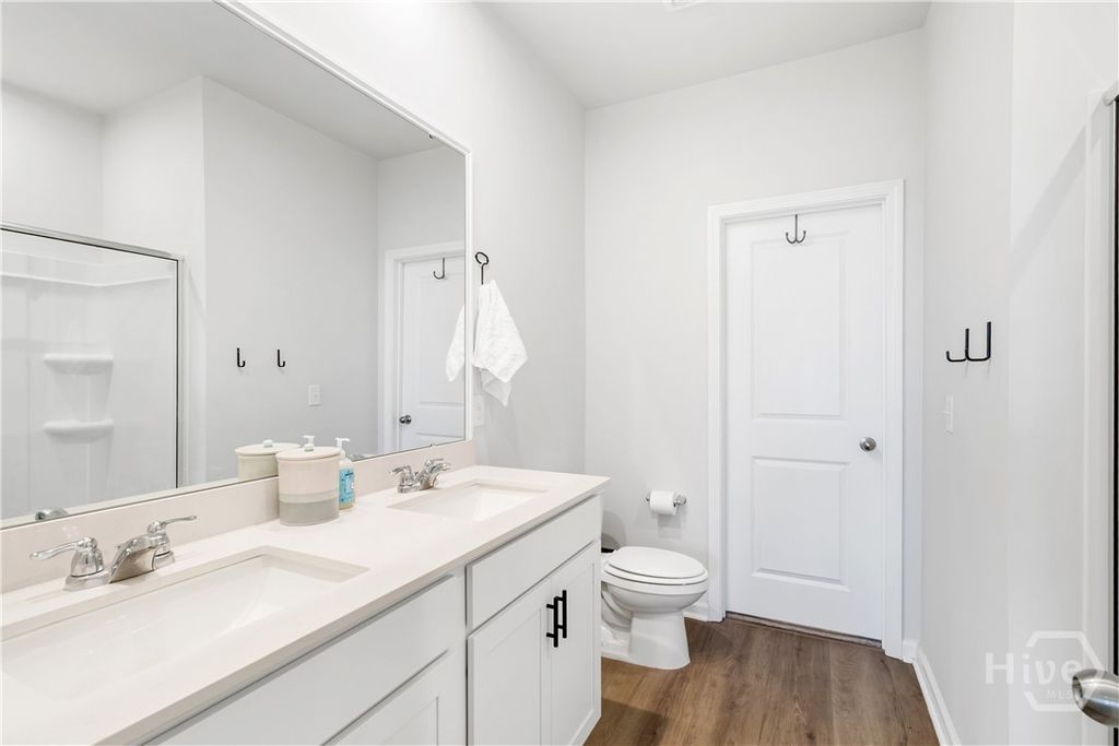 Image 16 of property listing at 134 Crosstown Avenue, Richmond Hill, GA 31324