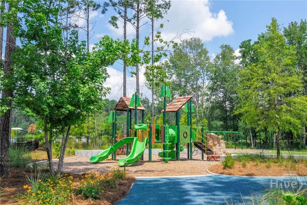 Image 39 of property listing at 134 Crosstown Avenue, Richmond Hill, GA 31324