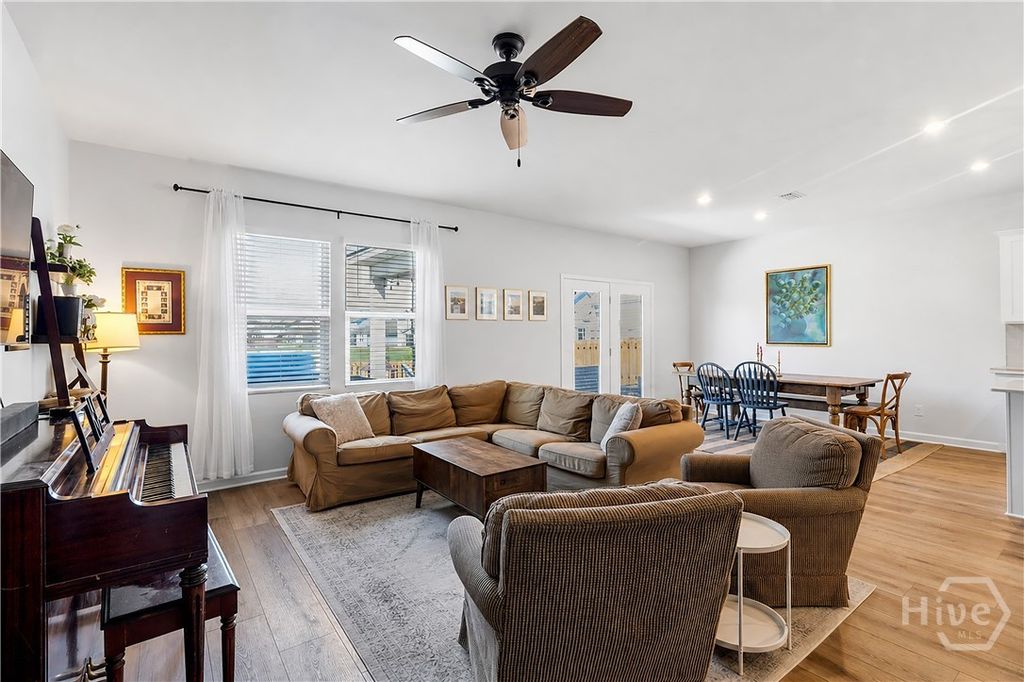 Image 6 of property listing at 134 Crosstown Avenue, Richmond Hill, GA 31324