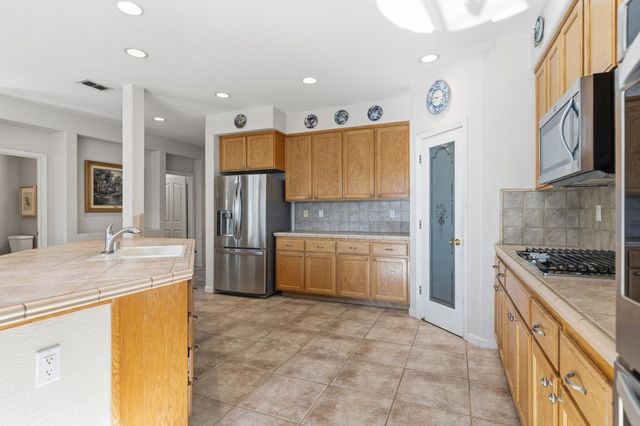 2567 Parkcrest Way, Roseville, CA 95747