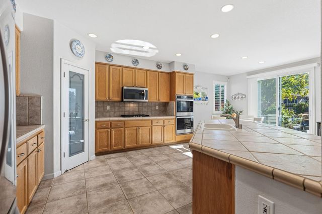 2567 Parkcrest Way, Roseville, CA 95747