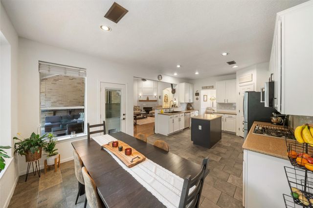 30 S Creekmist Place, The Woodlands, TX 77385