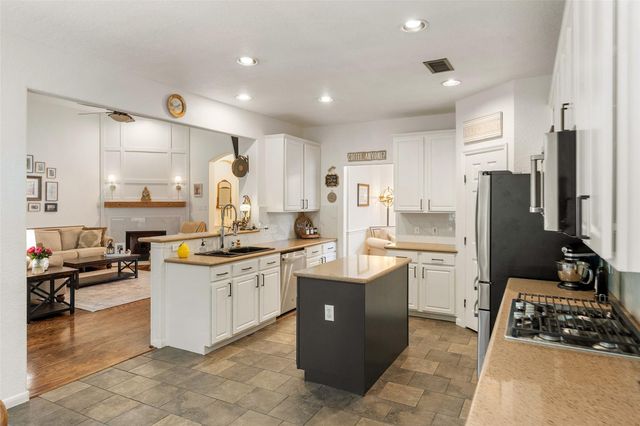 30 S Creekmist Place, The Woodlands, TX 77385