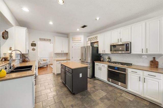 30 S Creekmist Place, The Woodlands, TX 77385