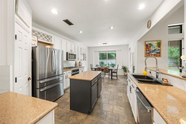 30 S Creekmist Place, The Woodlands, TX 77385
