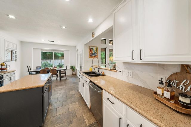 30 S Creekmist Place, The Woodlands, TX 77385