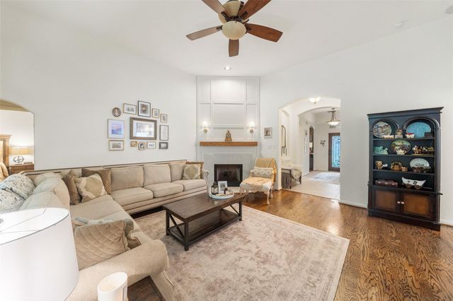 30 S Creekmist Place, The Woodlands, TX 77385
