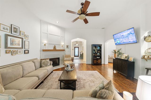 30 S Creekmist Place, The Woodlands, TX 77385