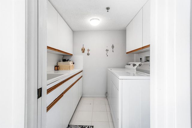 7572 Regency Lake Drive 401, Boca Raton, FL 33433