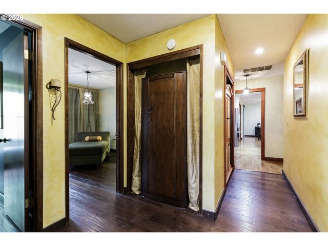 370 Sw 4TH St, Gresham, OR 97080