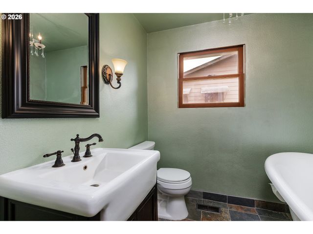 370 Sw 4TH St, Gresham, OR 97080