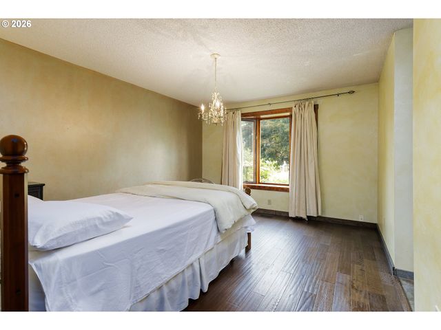 370 Sw 4TH St, Gresham, OR 97080