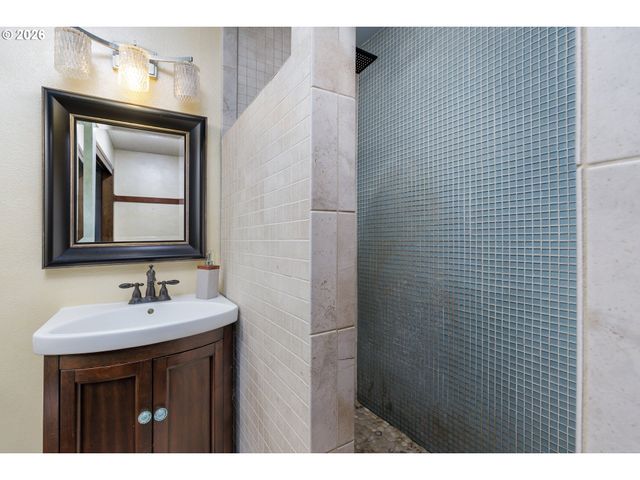 370 Sw 4TH St, Gresham, OR 97080