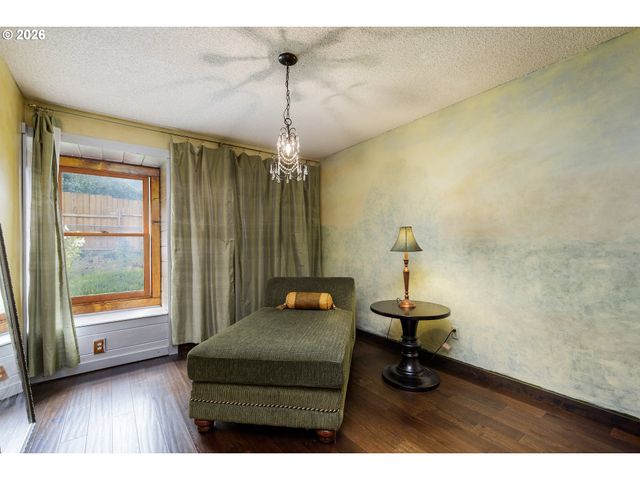 370 Sw 4TH St, Gresham, OR 97080