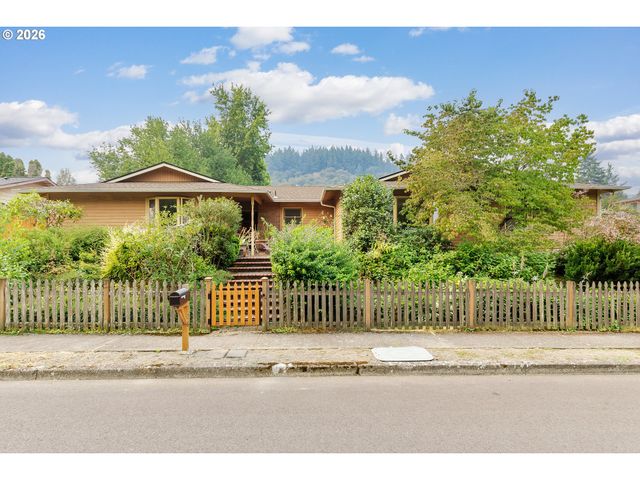 370 Sw 4TH St, Gresham, OR 97080