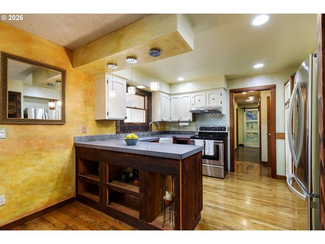 370 Sw 4TH St, Gresham, OR 97080