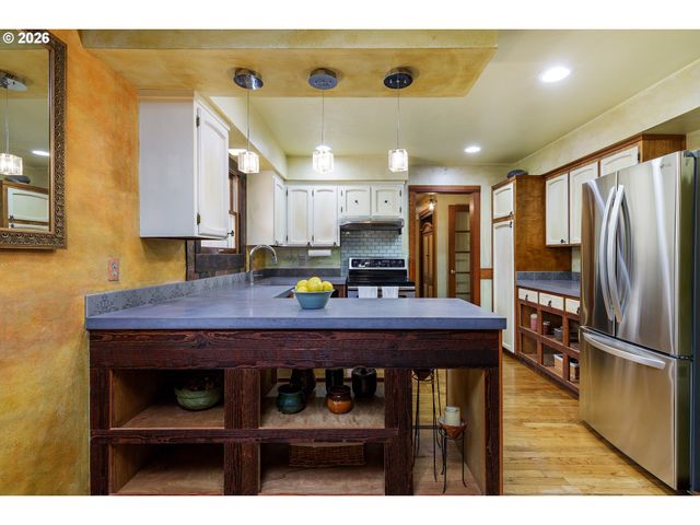 370 Sw 4TH St, Gresham, OR 97080
