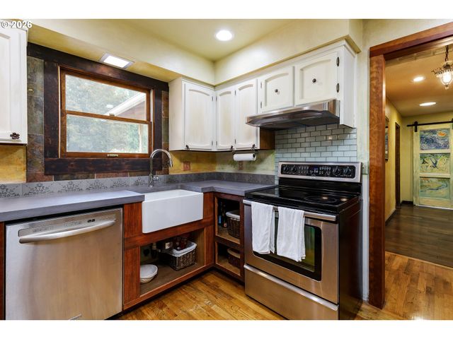 370 Sw 4TH St, Gresham, OR 97080