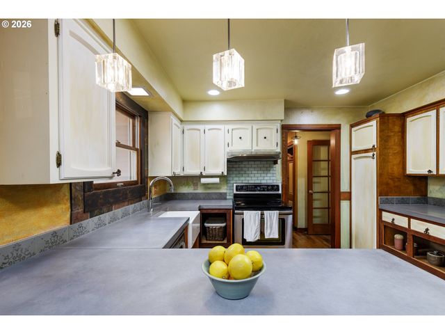 370 Sw 4TH St, Gresham, OR 97080