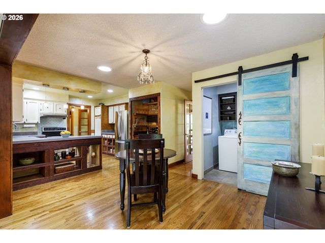 370 Sw 4TH St, Gresham, OR 97080