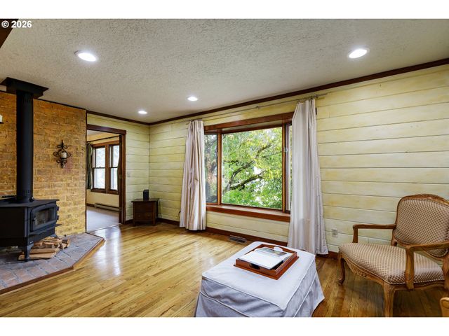 370 Sw 4TH St, Gresham, OR 97080