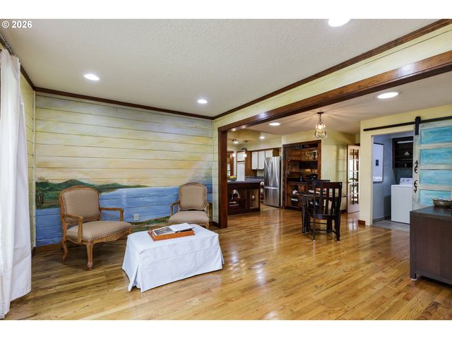 370 Sw 4TH St, Gresham, OR 97080