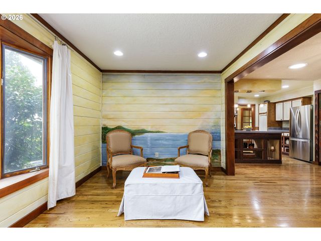 370 Sw 4TH St, Gresham, OR 97080