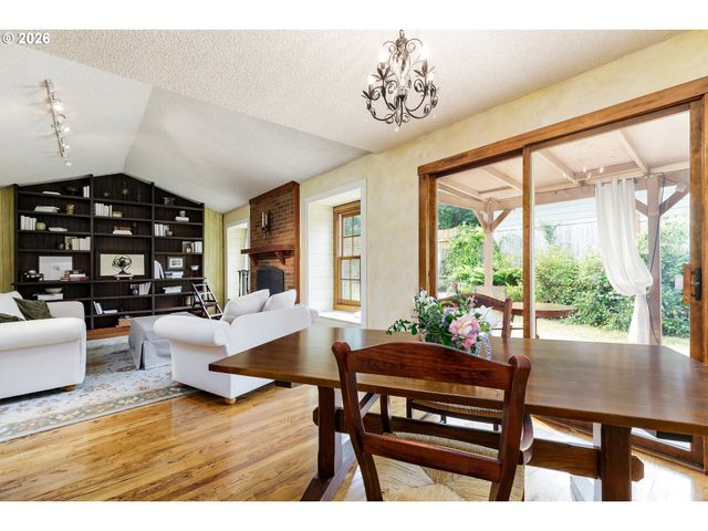 370 Sw 4TH St, Gresham, OR 97080
