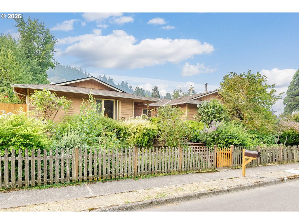 370 Sw 4TH St, Gresham, OR 97080