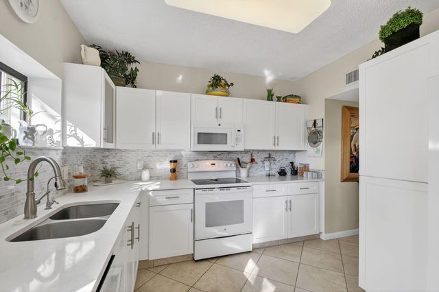 3249 Jog Park Drive 3513, Greenacres, FL 33467