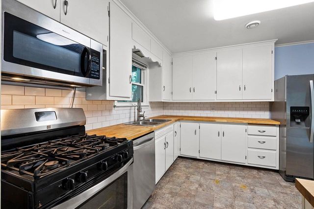 101 W WHITNEY STREET, Green Bay, WI 54301