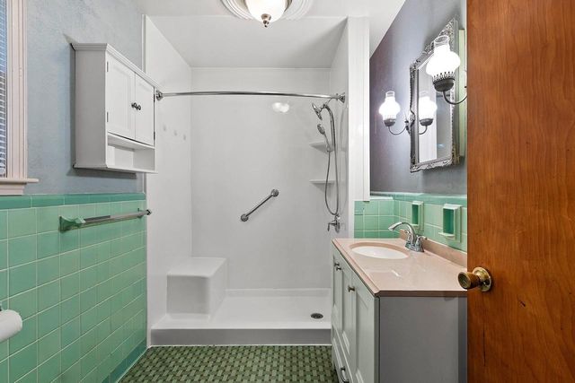101 W WHITNEY STREET, Green Bay, WI 54301