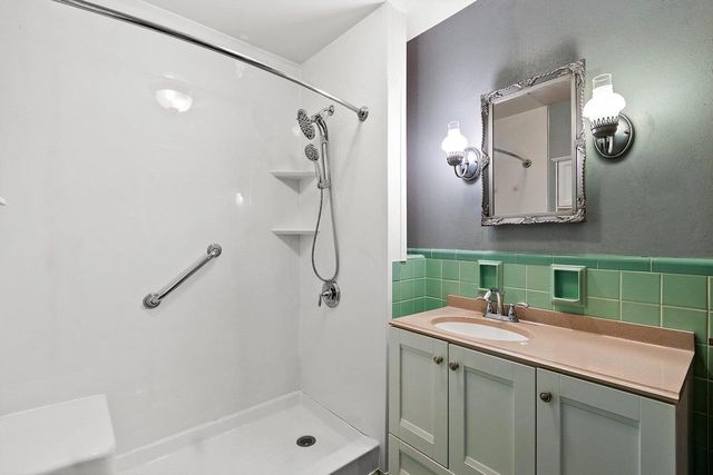 101 W WHITNEY STREET, Green Bay, WI 54301