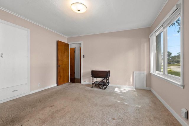 101 W WHITNEY STREET, Green Bay, WI 54301