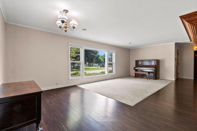 101 W WHITNEY STREET, Green Bay, WI 54301