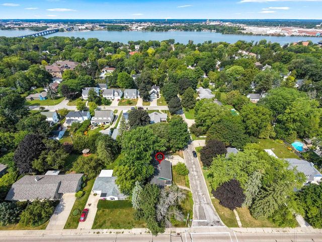 101 W WHITNEY STREET, Green Bay, WI 54301