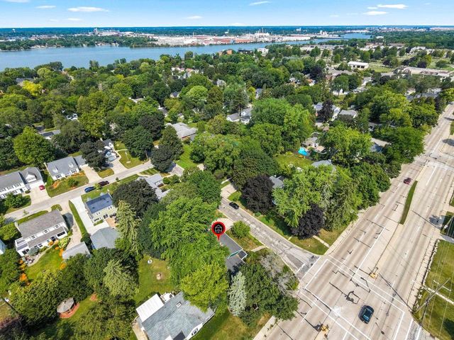 101 W WHITNEY STREET, Green Bay, WI 54301