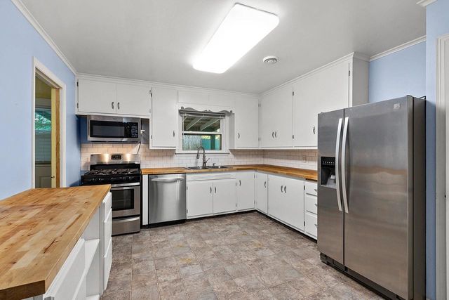 101 W WHITNEY STREET, Green Bay, WI 54301