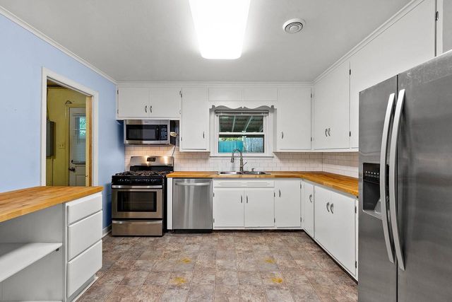 101 W WHITNEY STREET, Green Bay, WI 54301