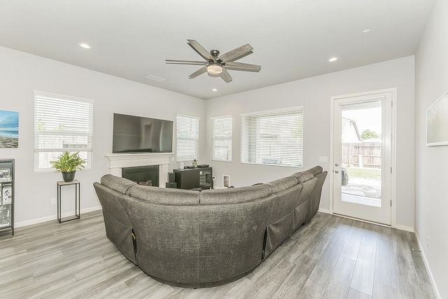 1055 Agua Dulce Avenue, Clovis, CA 93619