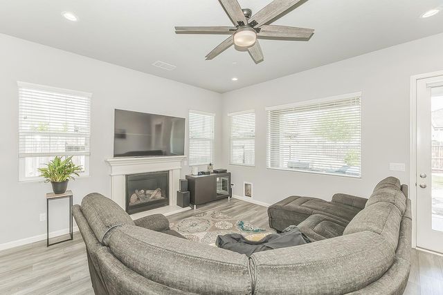 1055 Agua Dulce Avenue, Clovis, CA 93619